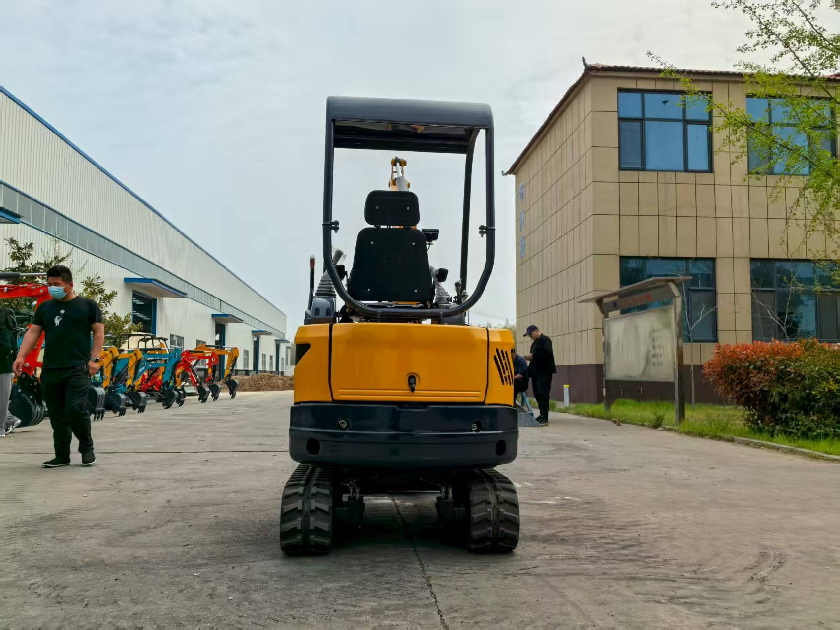 2トン級テールレス小型掘削機、EPAエンジン搭載、中国製カス - Urban Farming In China のレビューと価格